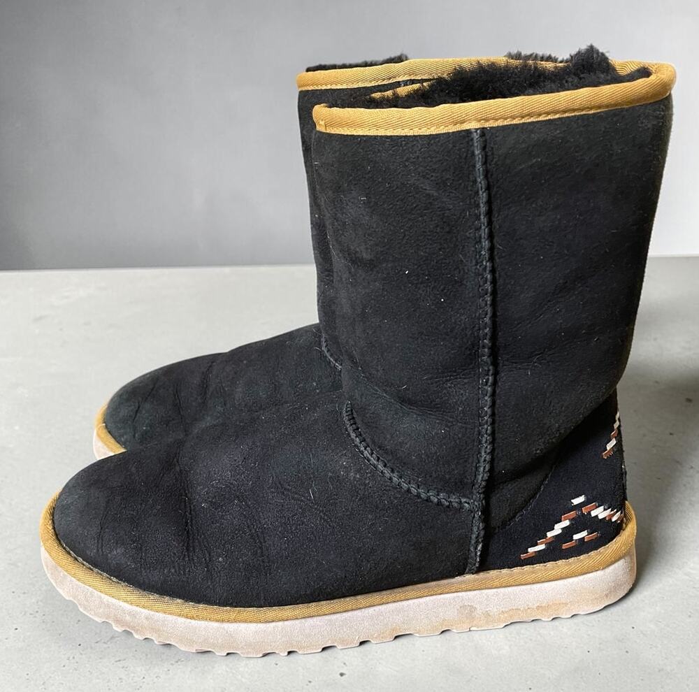 Black Woman's Boots Uggs suede mid calf Sz 11 Western Australian Design Pattern